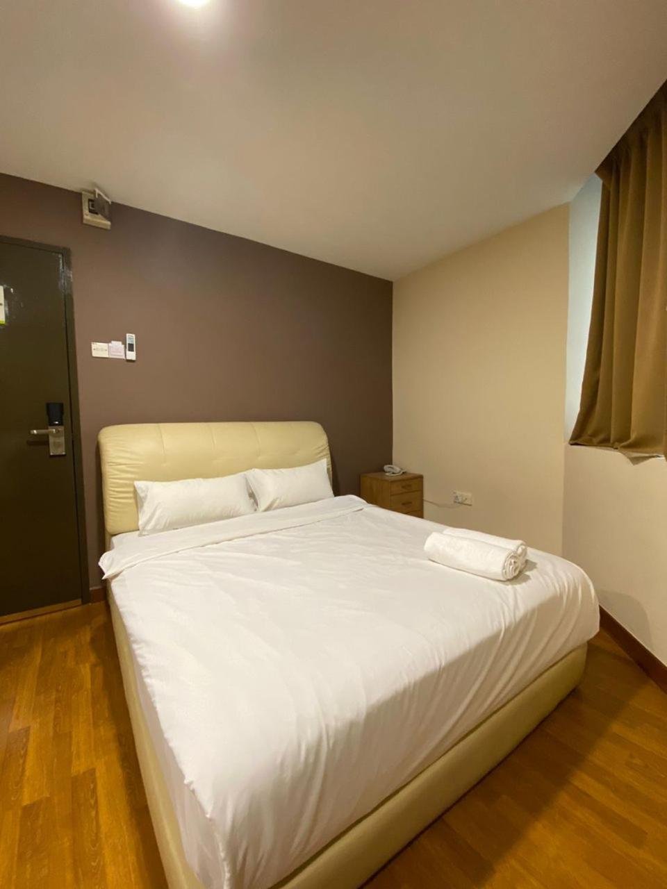 Deluxe Queen Room,1558933993:JPEG